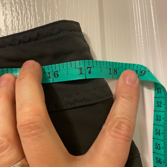 MEC dark grey/black hiking skirt size 12 with front zip and back pockets - Picture 2 of 10